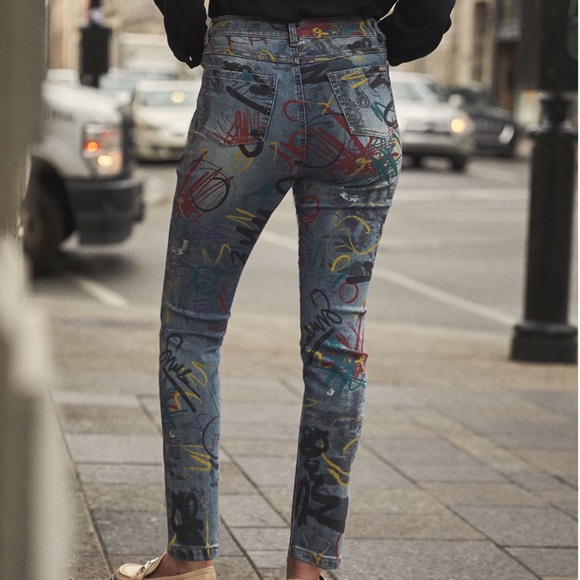 Joseph Ribkoff Denim - NWT 🌸Gorgeous Graffiti Print Jeans